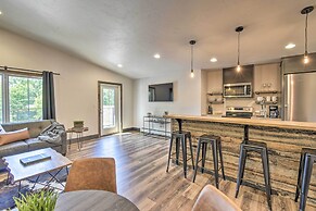 Modern Townhome w/ Deck - 1/2 Mi to Elkhart Lake!