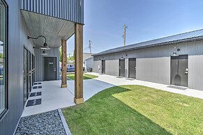 Modern Townhome w/ Deck - 1/2 Mi to Elkhart Lake!