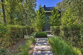 Unique Southampton Getaway w/ Rooftop Deck!