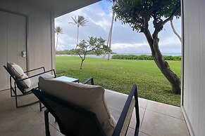 High-end Resort Condo Nestled on Molokai Shoreline