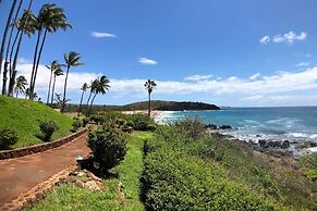 High-end Resort Condo Nestled on Molokai Shoreline