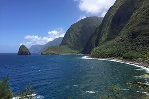 High-end Resort Condo Nestled on Molokai Shoreline