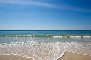 Gulf Shores Condo: Walk to Beach, The Hangout