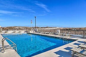 Gulf Shores Condo: Walk to Beach, The Hangout