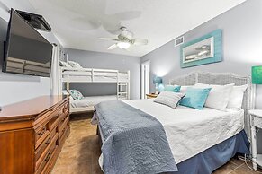 Gulf Shores Condo: Walk to Beach, The Hangout