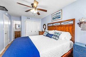 Gulf Shores Condo: Walk to Beach, The Hangout
