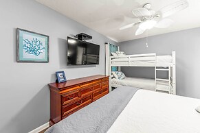 Gulf Shores Condo: Walk to Beach, The Hangout