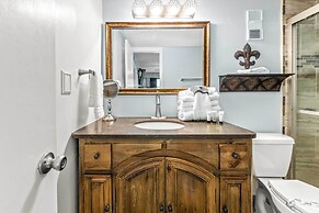 Gulf Shores Condo: Walk to Beach, The Hangout