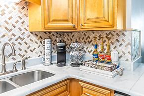 Gulf Shores Condo: Walk to Beach, The Hangout