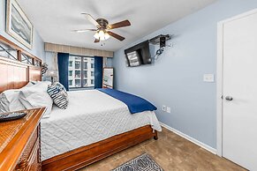Gulf Shores Condo: Walk to Beach, The Hangout