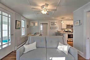 Cozy Coastal Cottage: 5 Mi to Narragansett Beach!