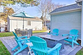 Cozy Coastal Cottage: 5 Mi to Narragansett Beach!