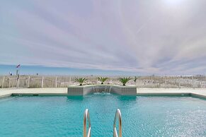 Beachfront Gulf Shores Condo w/ Pool