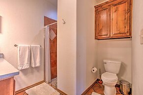 Updated Cabin w/ 360-degree Mtn View: 1 Mi to Lake