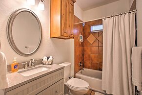 Updated Cabin w/ 360-degree Mtn View: 1 Mi to Lake