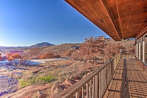 Updated Cabin w/ 360-degree Mtn View: 1 Mi to Lake