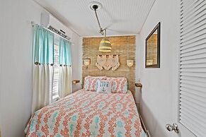 1 Mi to Shore: Bright Jamaica Beach Getaway!