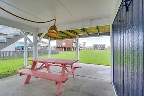 1 Mi to Shore: Bright Jamaica Beach Getaway!