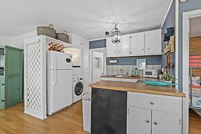 1 Mi to Shore: Bright Jamaica Beach Getaway!