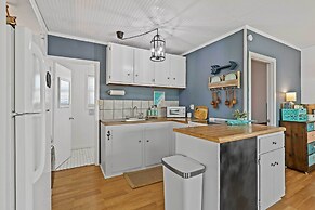 1 Mi to Shore: Bright Jamaica Beach Getaway!