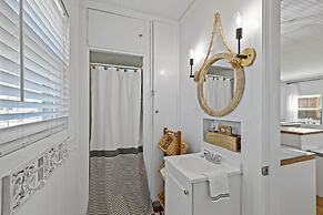 1 Mi to Shore: Bright Jamaica Beach Getaway!