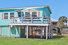 1 Mi to Shore: Bright Jamaica Beach Getaway!