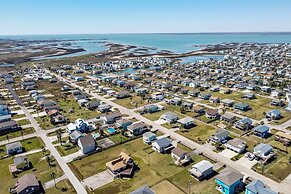 1 Mi to Shore: Bright Jamaica Beach Getaway!