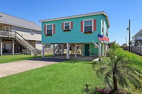 1 Mi to Shore: Bright Jamaica Beach Getaway!