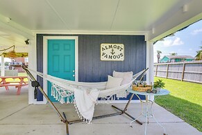 1 Mi to Shore: Bright Jamaica Beach Getaway!