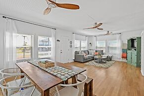 1 Mi to Shore: Bright Jamaica Beach Getaway!