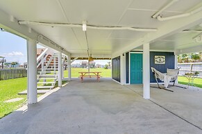 1 Mi to Shore: Bright Jamaica Beach Getaway!