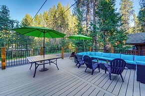 Truckee Family Home, Walk to Lake + 5 Mi to Skiing