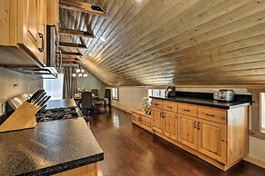Truckee Family Home, Walk to Lake + 5 Mi to Skiing