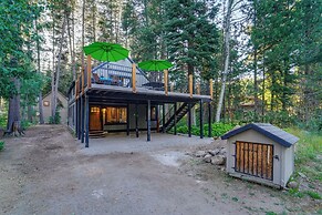 Truckee Family Home, Walk to Lake + 5 Mi to Skiing