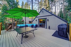 Truckee Family Home, Walk to Lake + 5 Mi to Skiing