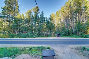 Truckee Family Home, Walk to Lake + 5 Mi to Skiing