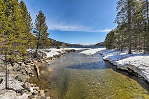 Truckee Family Home, Walk to Lake + 5 Mi to Skiing