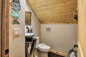 Truckee Family Home, Walk to Lake + 5 Mi to Skiing