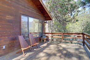 Idyllwild Cabin w/ Deck & Tahquitz Peak Views