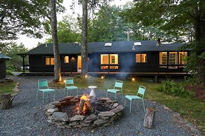 Modern Hideaway w/ Deck + State Forest Access