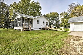 Charming Neenah House w/ Porch on Lake Winnebago!