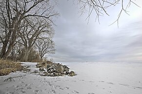 Charming Neenah House w/ Porch on Lake Winnebago!