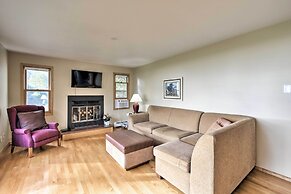 Charming Neenah House w/ Porch on Lake Winnebago!
