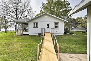 Charming Neenah House w/ Porch on Lake Winnebago!