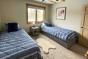 Balconies & Idyllic Views: Grand Lake Haven!