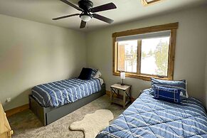 Balconies & Idyllic Views: Grand Lake Haven!