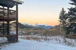 Keystone Condo w/ Patio & Mountain Views!