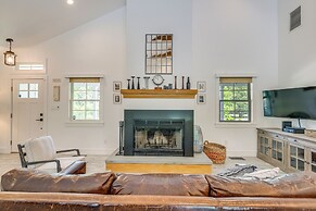 Distinctive Hamptons Home w/ Pool Near Bay, Ocean