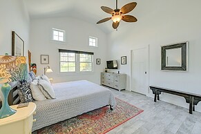 Distinctive Hamptons Home w/ Pool Near Bay, Ocean