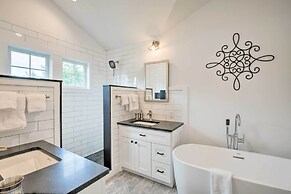 Distinctive Hamptons Home w/ Pool Near Bay, Ocean